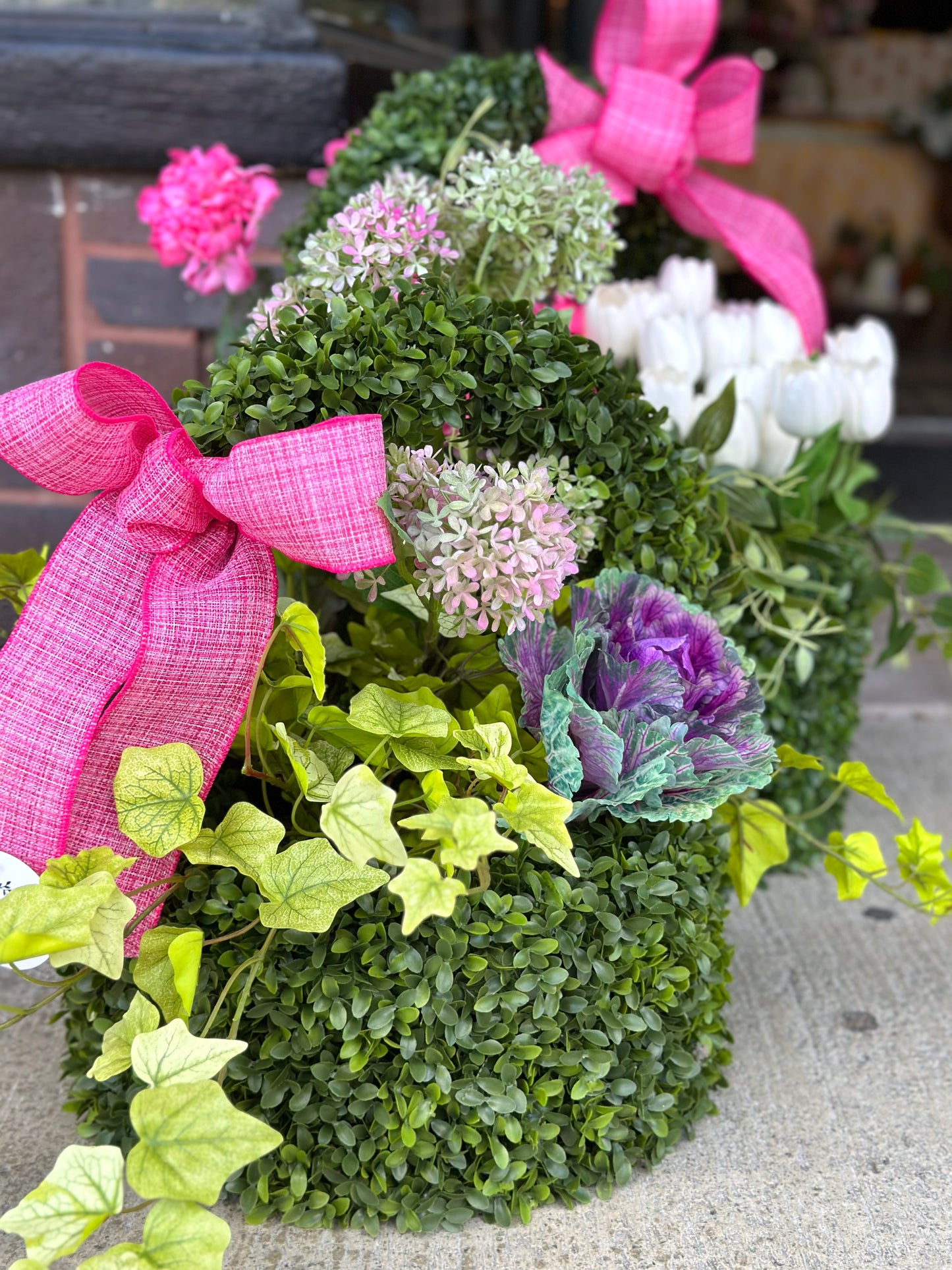 18” UV-Rated Boxwood Basket with Handle