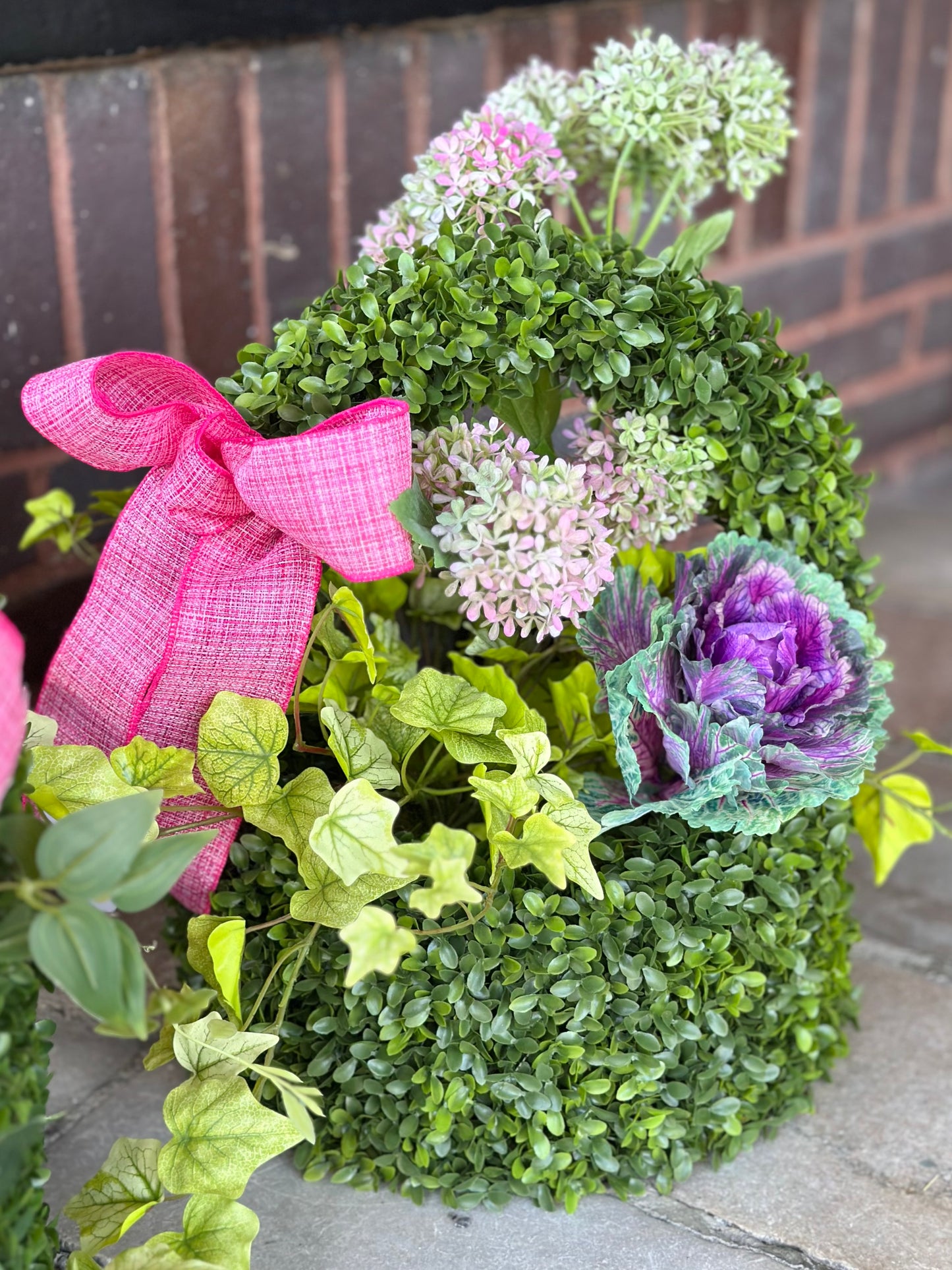 18” UV-Rated Boxwood Basket with Handle